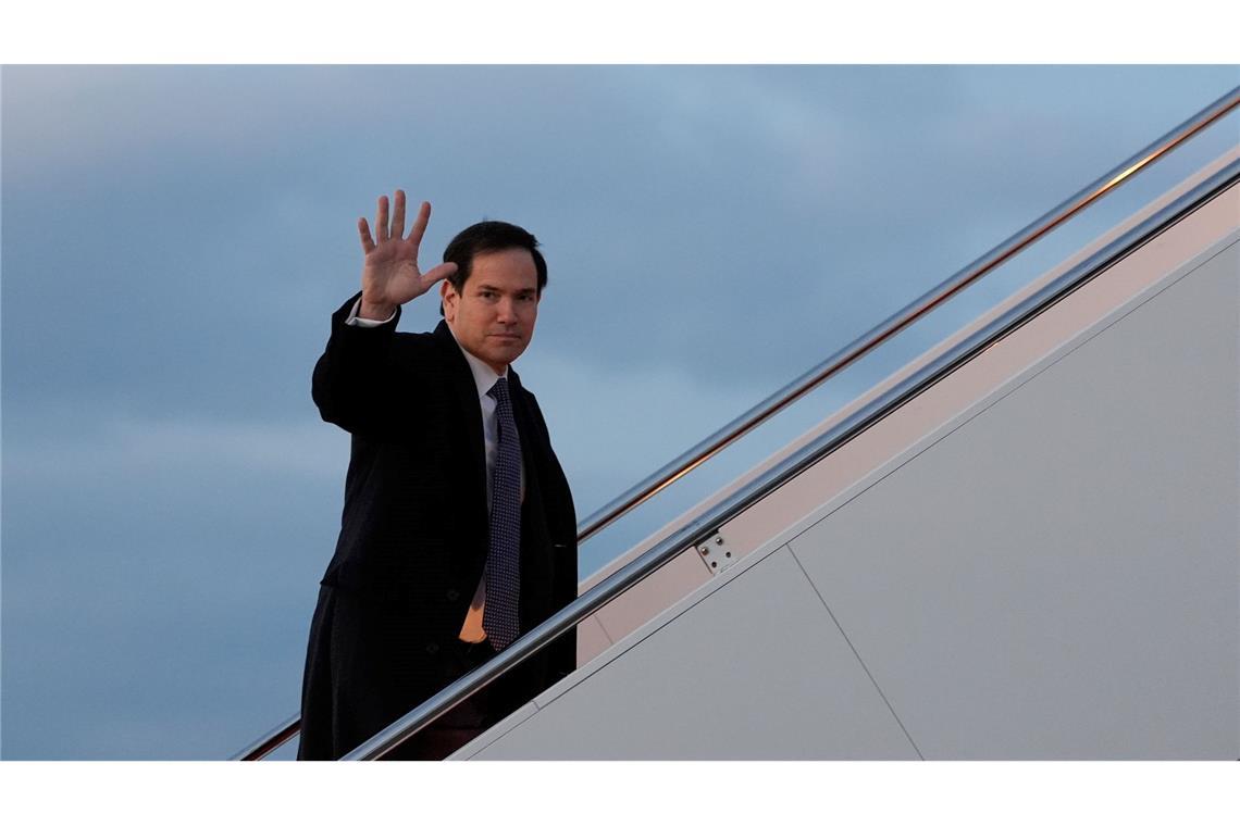 US-Außenminister Marco Rubio winkt auf dem Weg zur Münchner Sicherheitskonferenz.