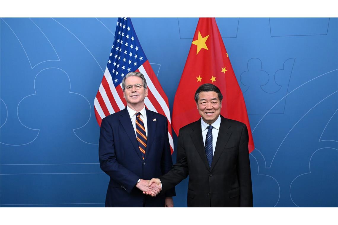 US-Finanzminister Scott Bessent (l) und Chinas Vize-Ministerpräsident He Lifeng trafen sich zu den Handelsgesprächen in Stockholm.