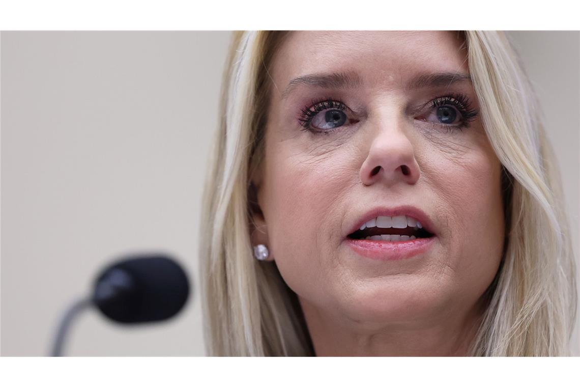 US-Justizministerin Pam Bondi muss sich kritischen Fragen vor einem Ausschuss stellen.