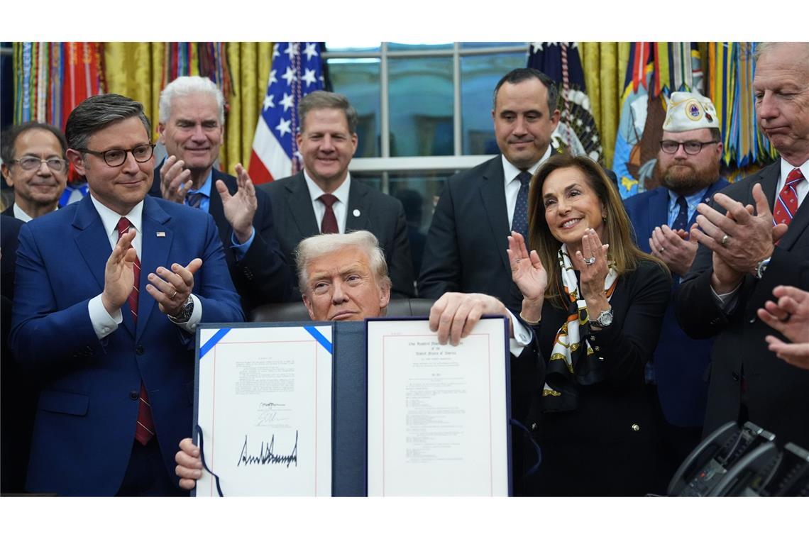 US-Präsident Donald Trump bat hochrangige Politiker seiner republikanischen Partei zur Unterzeichnung des Gesetzespakets zum Ende des Shutdowns ins Weiße Haus.