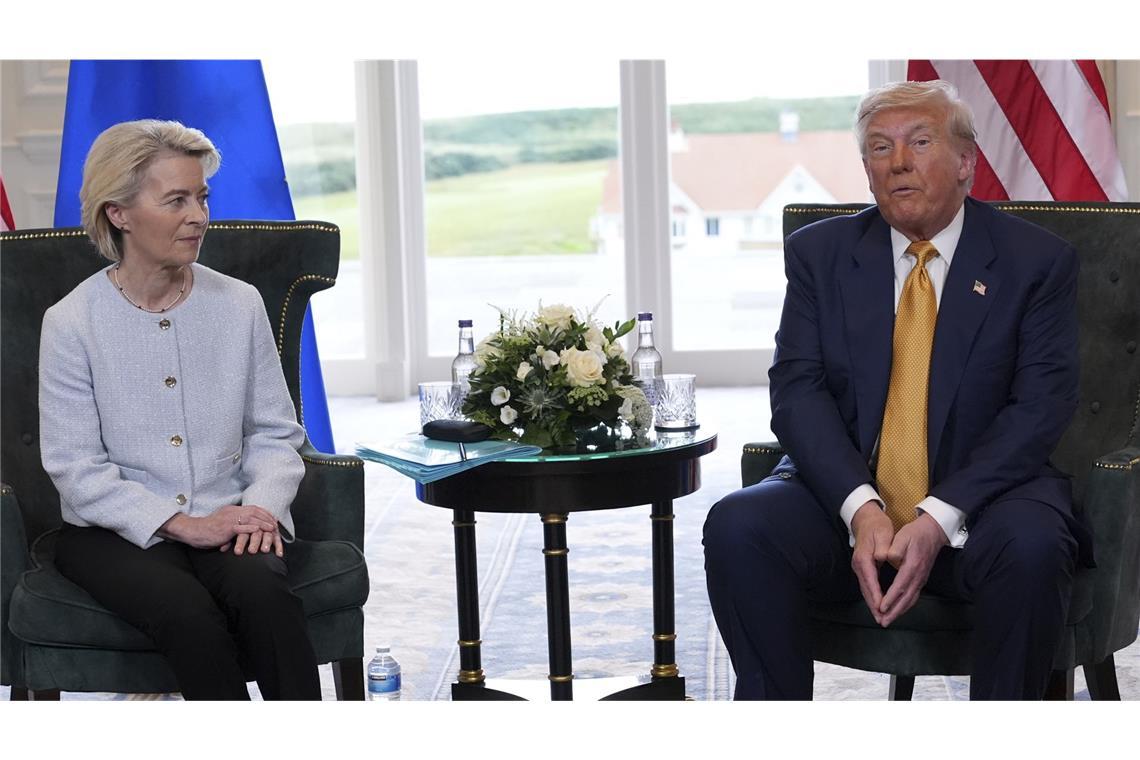US-Präsident Donald Trump beim Auftakt des Spitzengesprächs im Zollstreit mit EU-Kommissionspräsidentin Ursula von der Leyen.