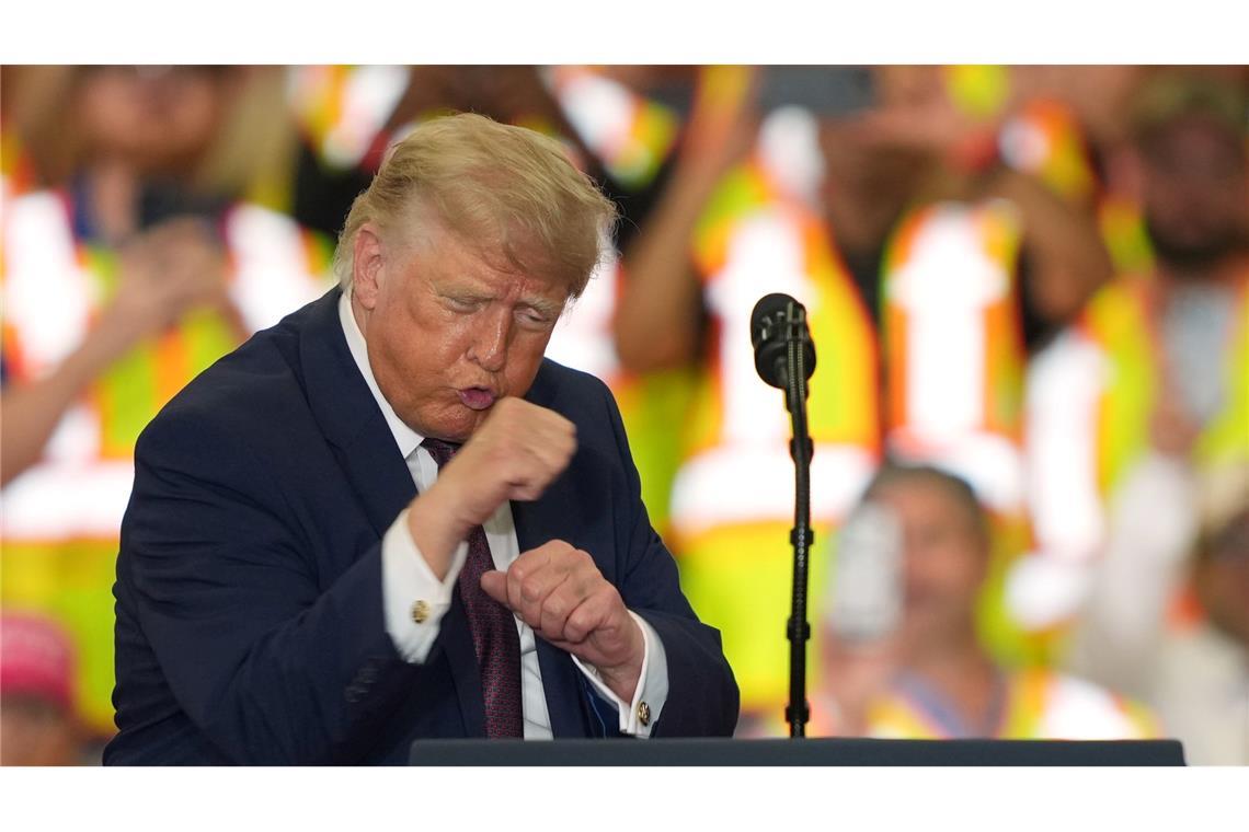 US-Präsident Donald Trump gestikuliert.