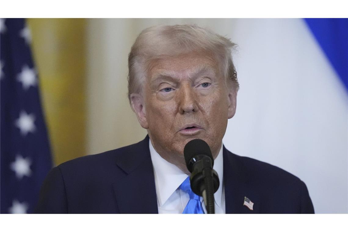 Donald Trump hat angeblich mit Wladimir Putin telefoniert US-Präsident Donald Trump hat einen schnellen Frieden für die Ukraine versprochen. (Archivbild)