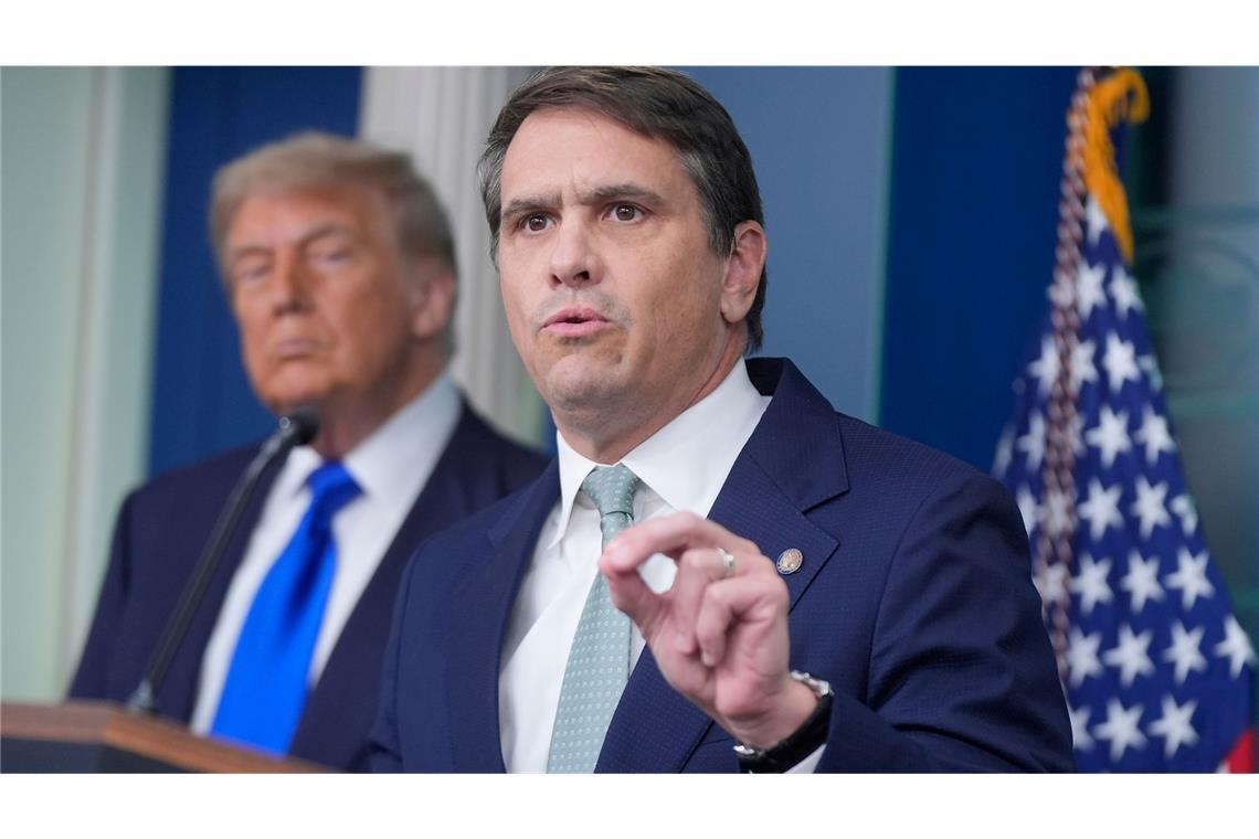 US-Präsident Donald Trump hat über Justizminister Todd Blanche (rechts) den Plan für einen Entschädigungsfonds eingebracht, der die Republikaner spaltet. (Archivbild)