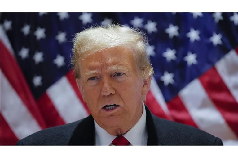 US-Präsident Donald Trump löste mit einem KI-Video, das er selbst geteilt hatte, Empörung aus.