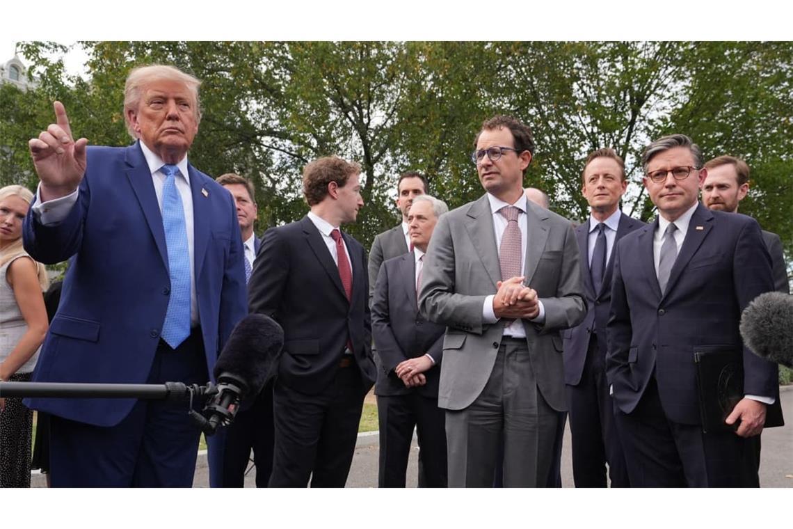 US-Präsident Donald Trump sagt, dass die KI-Unternehmen sich gegenseitig kontrollieren würden. 
