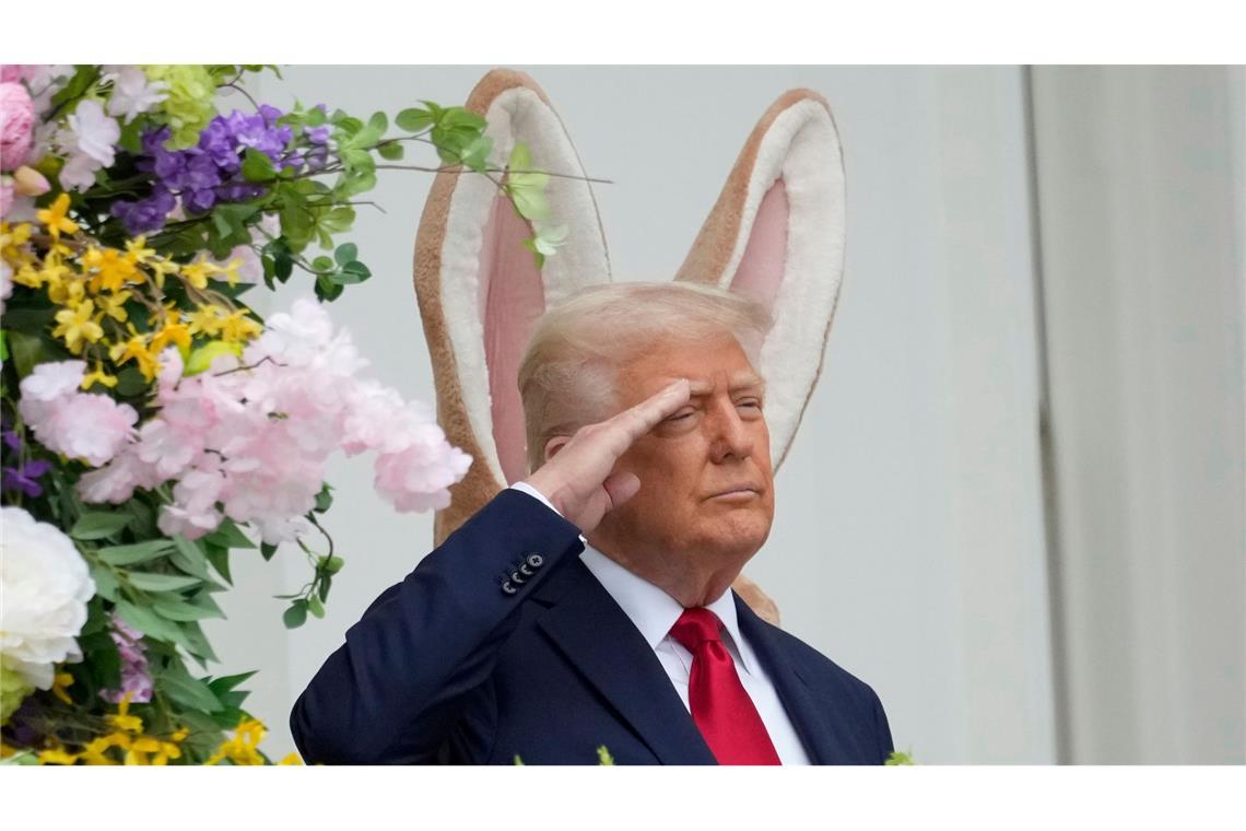 Bilder des Tages US-Präsident Donald Trump salutiert Ostereierlauf des Weißen Hauses