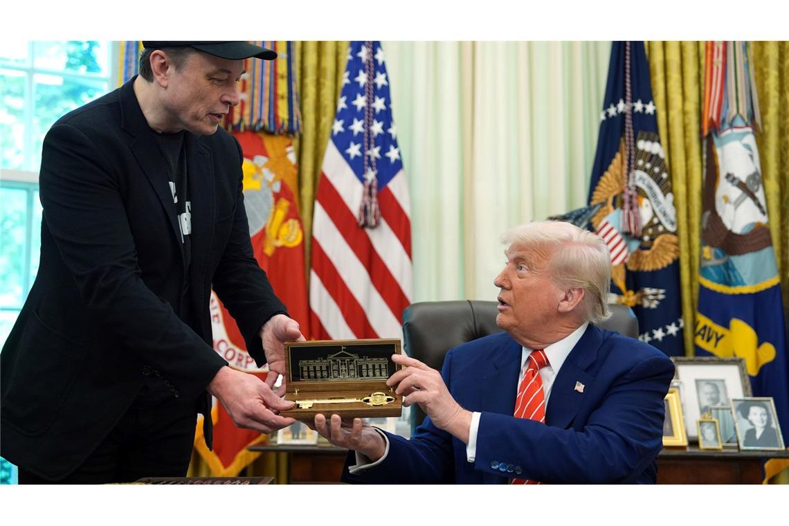 "Zu weit gegangen" – Musk bedauert Kritik an Trump US-Präsident Donald Trump und Elon Musk.
