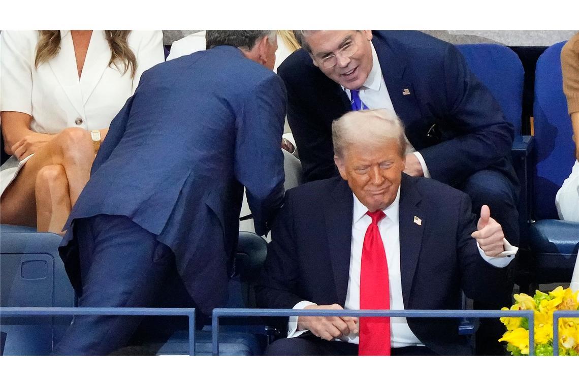 "Koffer voller Magie" - Alcaraz unlösbare Aufgabe für Sinner US-Präsident Donald Trump verfolgte das Finale auf der Tribüne.