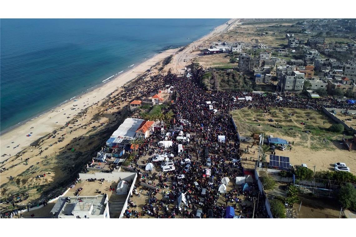 Waffenruhe im Libanon verlängert - Geisel aus Gaza erwartet US-Präsident Trump hat die Umsiedlung von Bewohnern Gazas in arabische Länder angeregt.