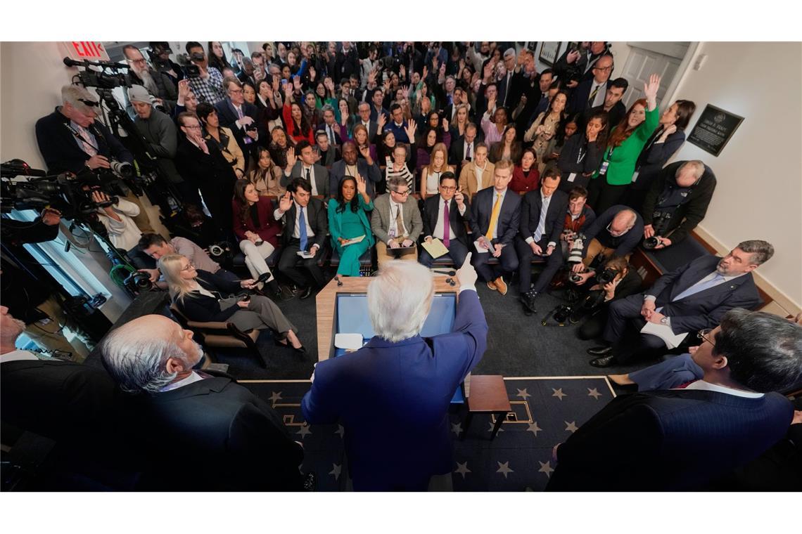 US-Präsident Trump ist sauer auf das Zoll-Urteil – und sagt es der ganzen Welt. Hier bei einer Pressekonferenz.