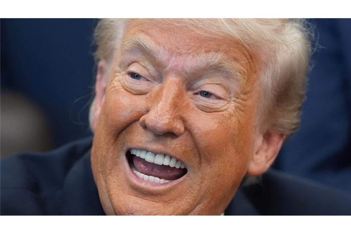 US-Präsident Trump kündigt eine Zollerhöhung für die EU an.