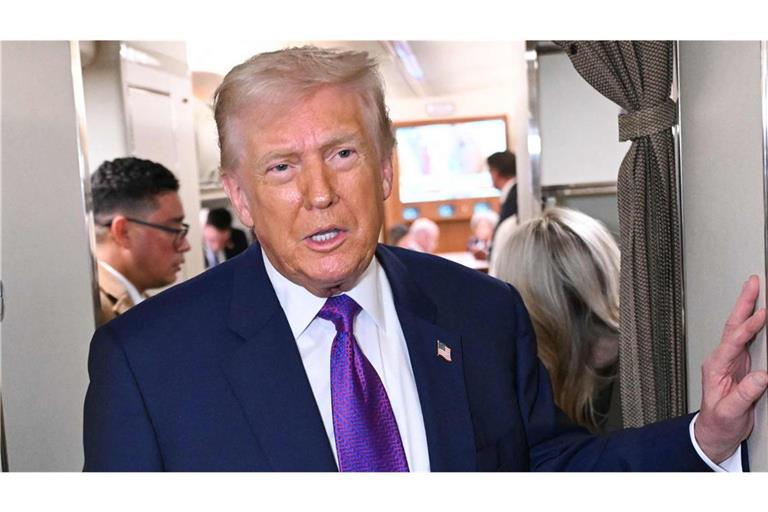 US-Präsident Trump sprach  auf einem Flug mit der Air Force One mit Journalisten über den Iran-Konflikt.