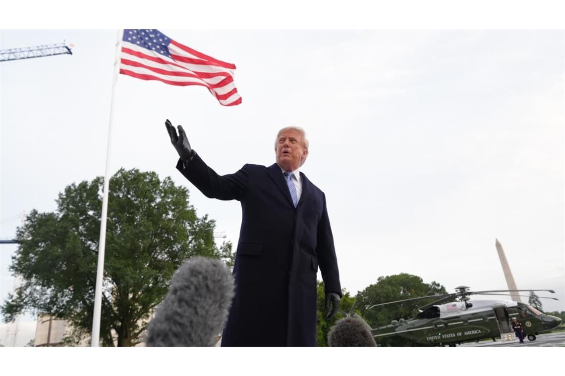 US-Präsident Trump: US-Präsident Donald Trump verweigert bestimmten Medien den Zutritt zum Weißen Haus. Anscheindend auch, nachdem ein Bundesrichter dies verboten hatte.