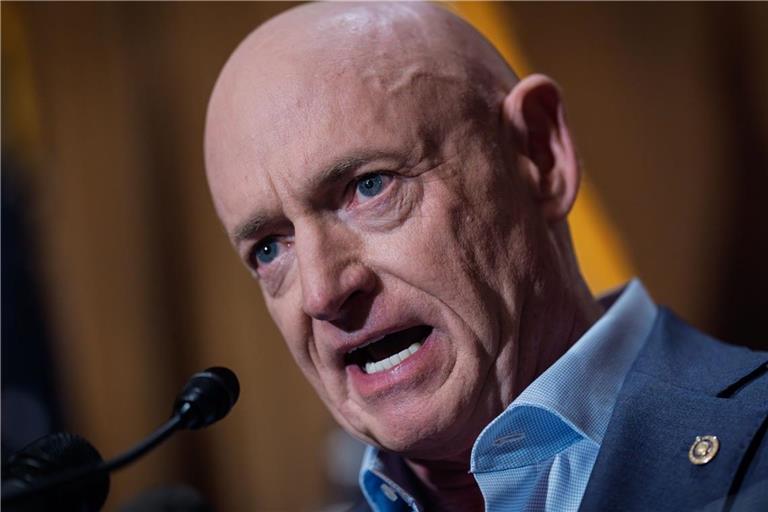 US-Senator Mark Kelly während einer Pressekonferenz im Kapitol (Archivfoto).