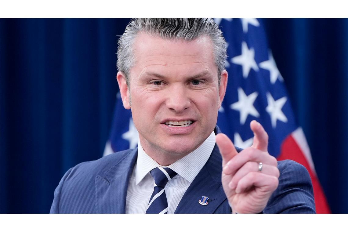 Bilder des Tages US-Verteidigungsminister Pete Hegseth spricht während einer Pressekonferenz im Pentagon zu den US-Angriffen auf Atomanlagen im Iran.