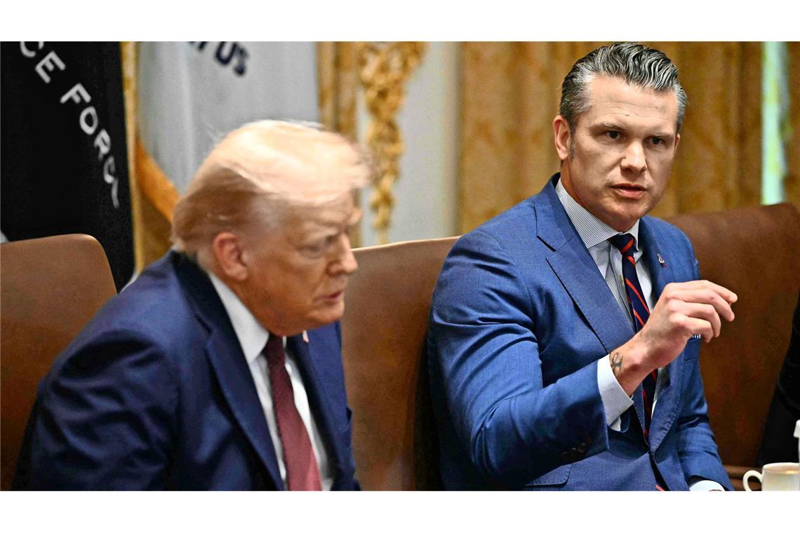Hegseth und Trump verordnen US-Armee ideologische Kehrtwende US-Verteidigungsminister Pete Hegseth und Donald Trump kündigen eine Kehrtwende in der Militärpolitik an (Archivfoto).