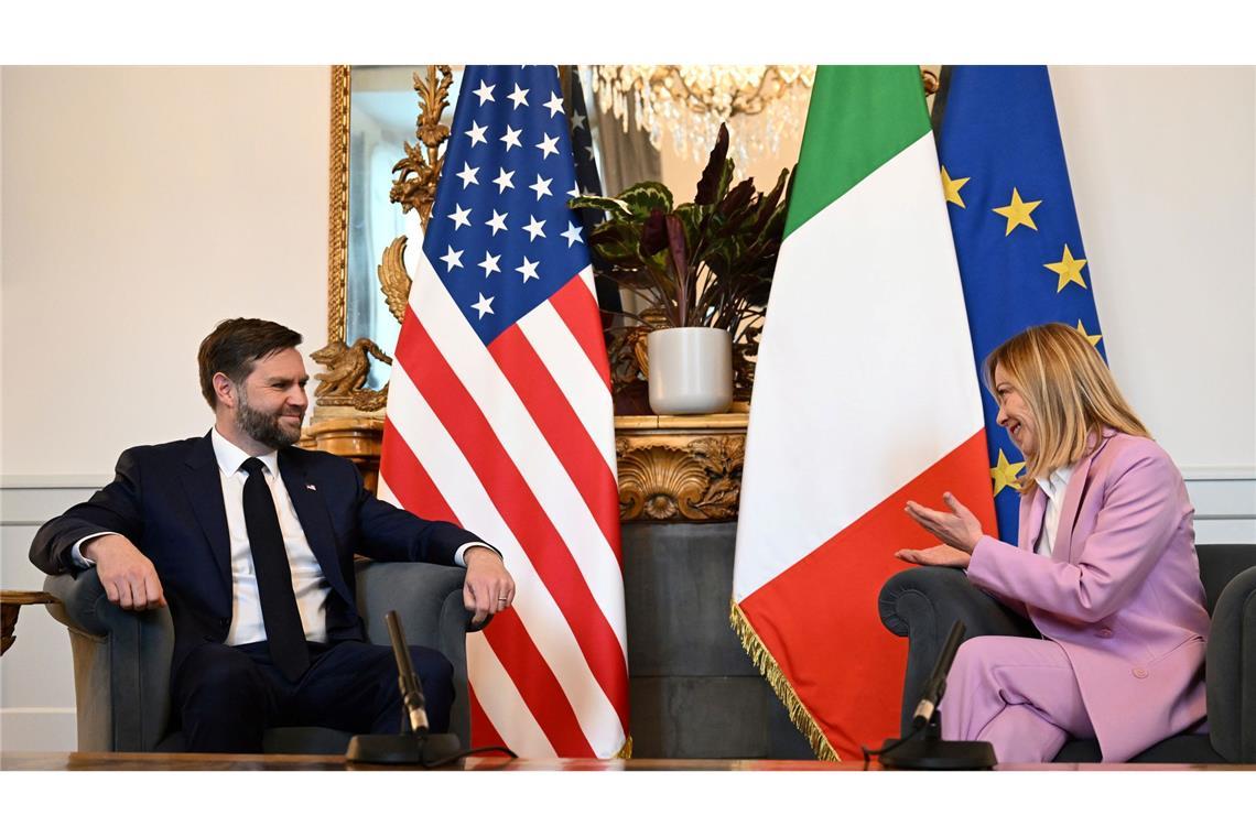 Vance hofft auf Fortschritte bei Friedenssuche für Ukraine US-Vize JD Vance beim Treffen mit Italiens MInisterpräsidentin Giorgia Meloni.