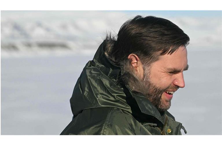 US-Vizepräsident J.D. Vance besuchte am Freitag den einzigen US-Militärstützpunkt auf Grönland und erhob scharfe Vorwürfe gegen Dänemark.