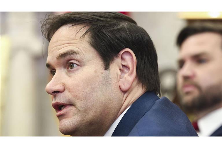 US-Vizepräsident JD Vance (Hintergrund) und US-Außenminister Marco Rubio empfangen am Mittwoch den dänischen Außenminister Løkke Rasmussen in Washington.