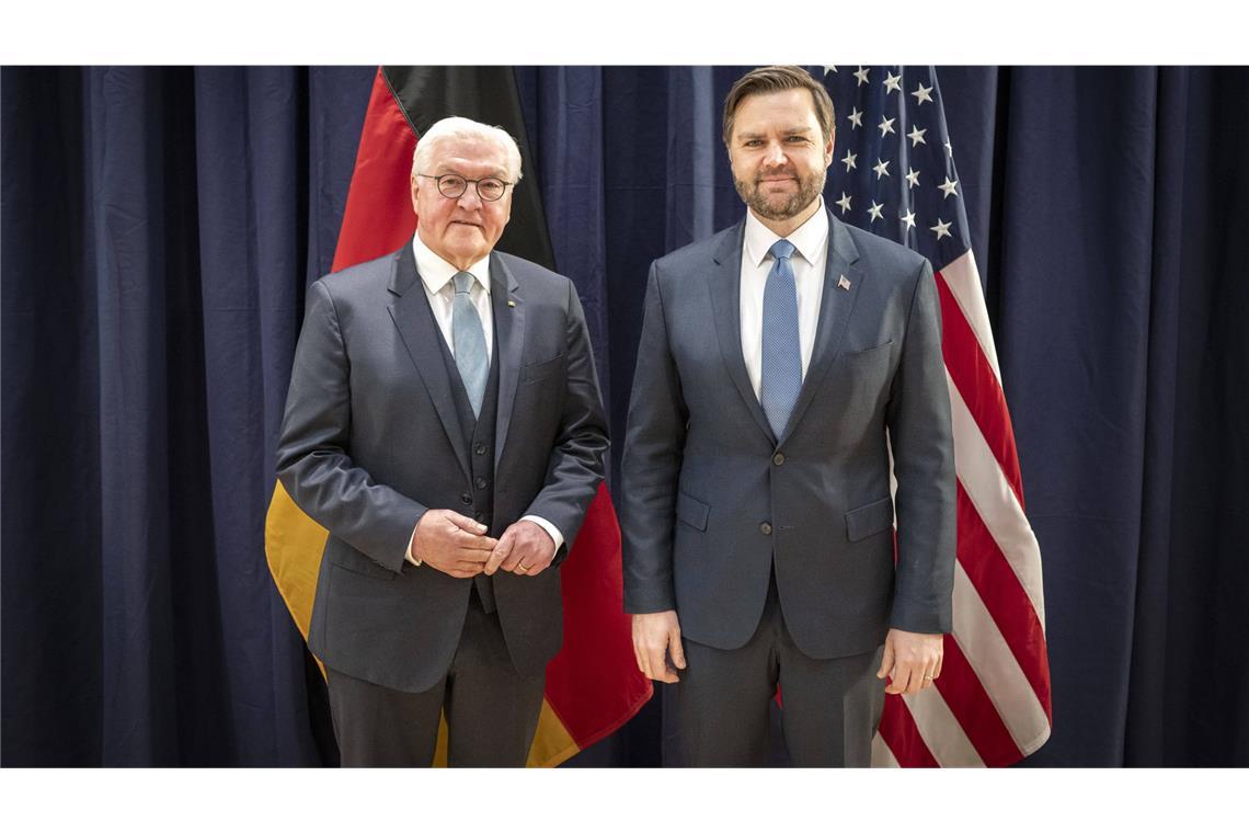 J.D. Vance vermisst AfD, BSW und Linke bei Sicherheitskonferenz US-Vizepräsident J.D. Vance (r.) und Bundespräsident Frank-Walter Steinmeier. Der US-Vize übte Kritik an der Sicherheitskonferenz in München.
