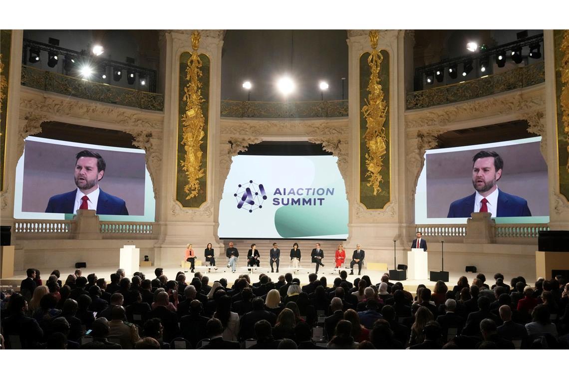 KI-Gipfel: Milliardeninvestitionen und Ringen um Regulierung US-Vizepräsident J.D. Vance spricht während des Aktionsgipfels für künstliche Intelligenz in Paris.