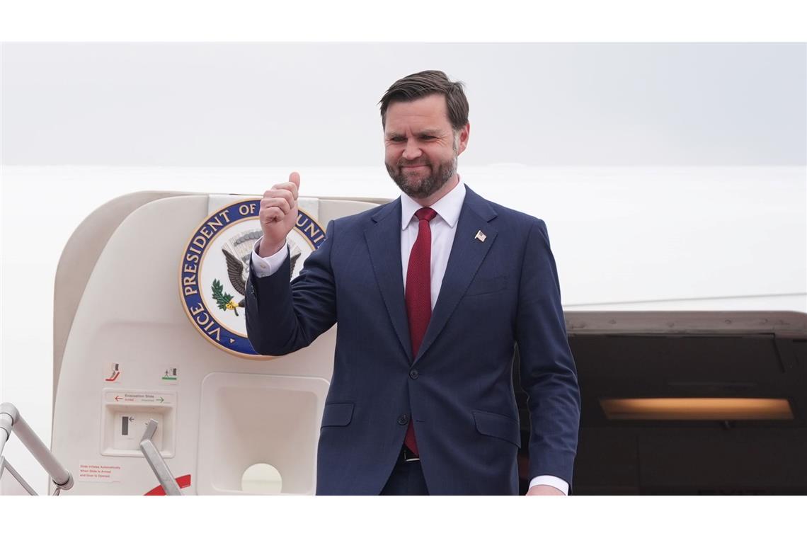 US-Vizepräsident J.D. Vance trifft zu Gesprächen mit Vertretern des Iran in Islamabad ein.