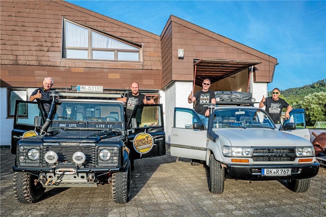 Munero-Mitglieder fahren iIn 21 Tagen quer durch Marokko Uwe Kähnemund, Jonas Oppenländer, Chris Burkhardt und Ralf Oppenländer (von links) treibt die Abenteuerlust auf den afrikanischen Kontinent. Sie verbinden ihre Rallye aber auch mit einem karitativen Zweck. Fotos: Stefan Bossow