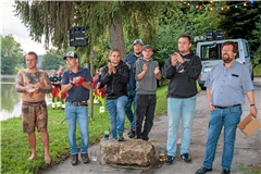 Uwe Matti (rechts) hat lange das Sommernachtsfest am Fornsbacher Waldsee mit dem Spaßtriathlon organisiert. Foto: Stefan Bossow