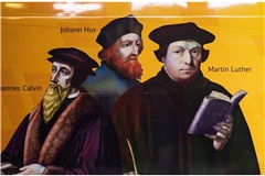Väter der Reformation: Johannes Calvin, Johannes Hus und  Martin Luther.