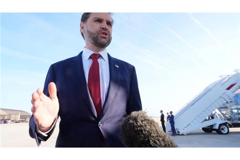 Vance richtet vor seinem Abflug nach Pakistan eine Warnung an den Iran.