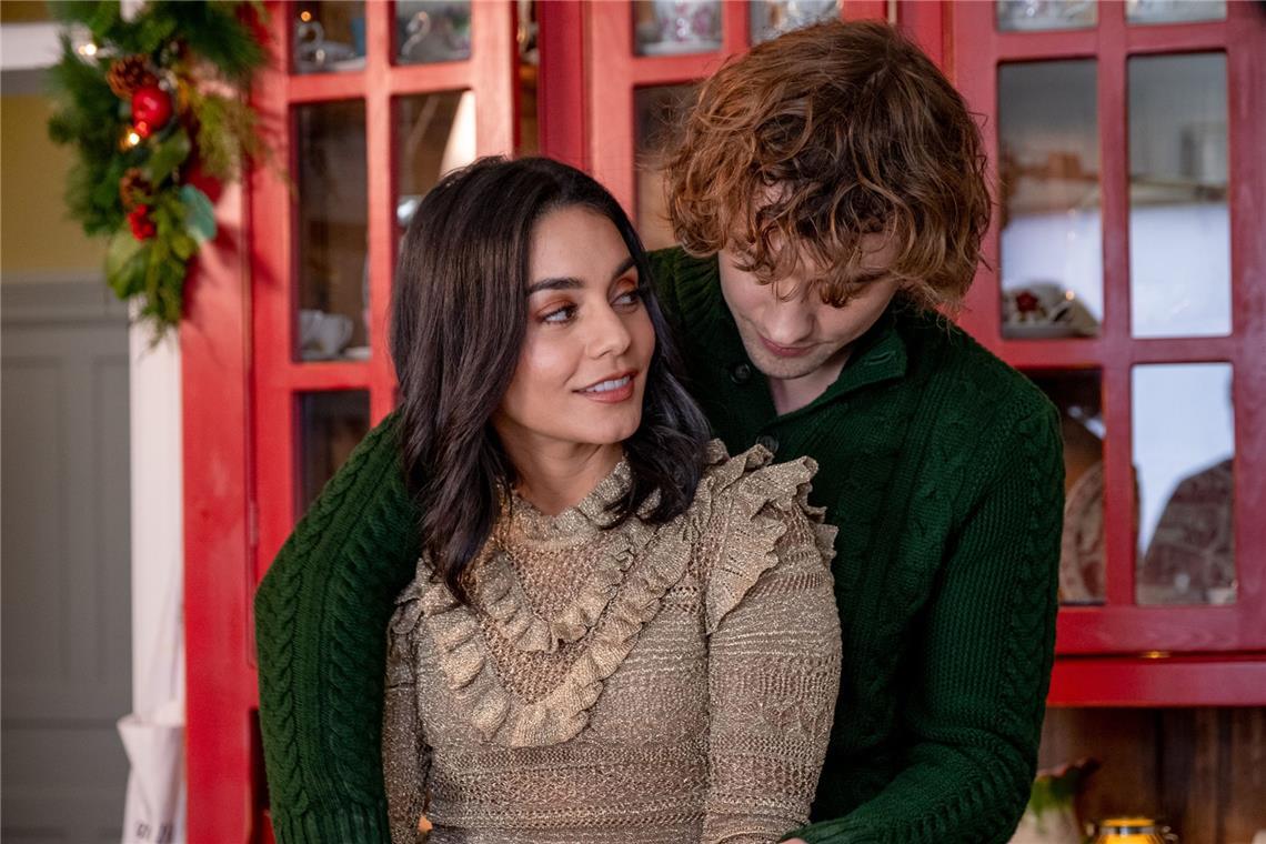 Vanessa Hudgens und Josh Whitehouse in "The Knight Before Christmas".