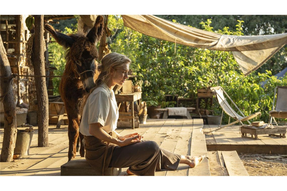 Hauen und Stechen im Paradies Vanessa Kirby als Dore Strauch.