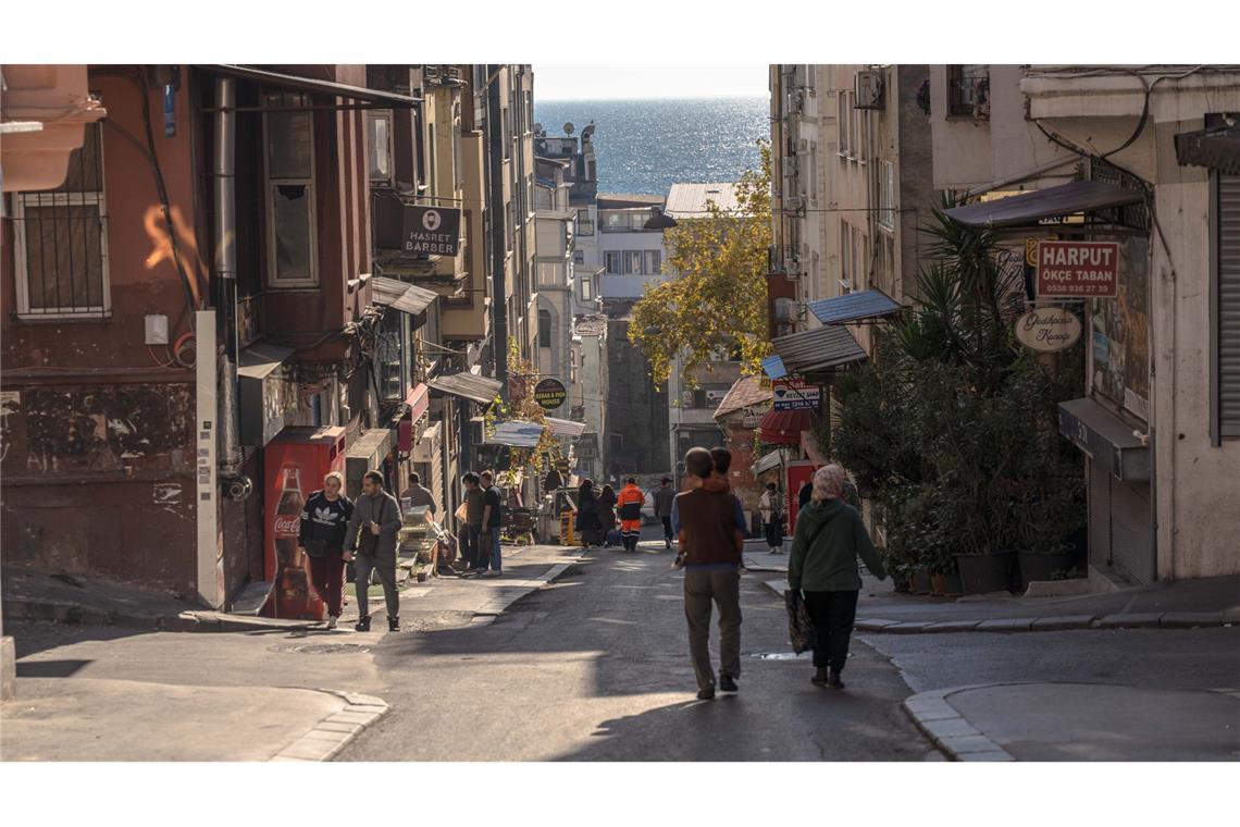 Vater, Mutter und die zwei kleinen Kinder waren Mitte November im Istanbul-Urlaub mit Beschwerden wie Erbrechen und Übelkeit ins Krankenhaus eingeliefert worden und dann verstorben.