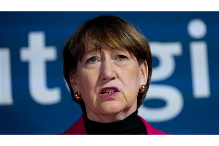 VDA-Chefin Hildegard Müller warnt vor weiteren Stellenverlagerungen der Autoindustrie ins Ausland. (Archivbild)