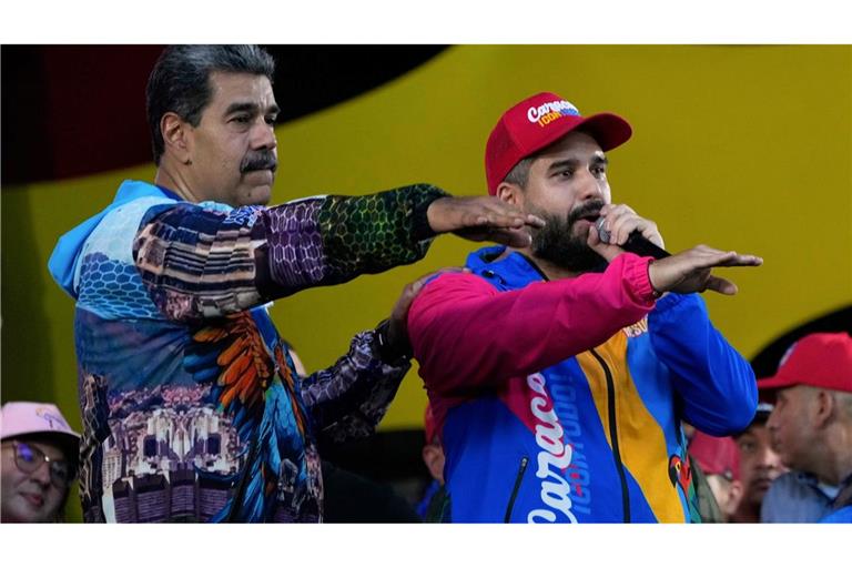 Venezuelas autoritärer Präsident Nicolás Maduro (links) will mit den Wahlen seine Macht zementieren. (Archivbild)