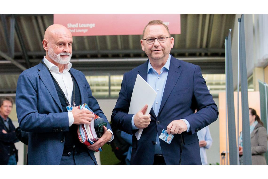 Verdi-Chef Frank Werneke (r) und dbb-Chef Volker Geyer verhandeln für die Gewerkschaften. (Archivfoto)