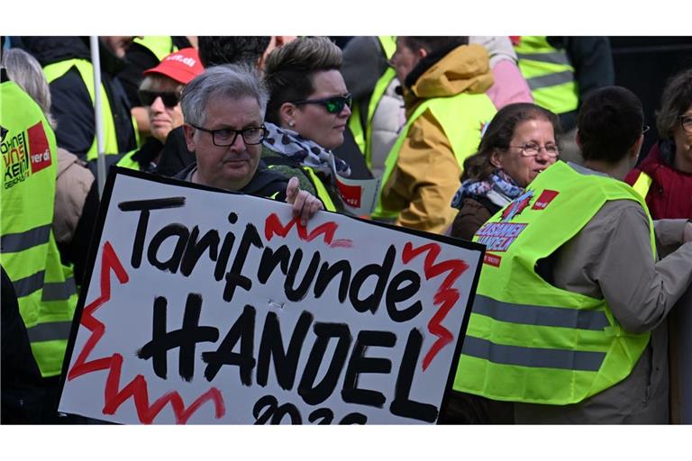 Verdi startet bundesweit Warnstreiks im Handel.