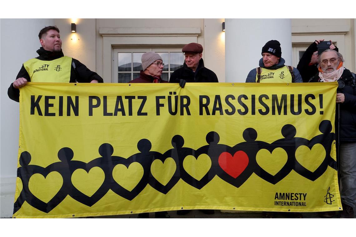 Über 60 Prozent der Musliminnen erleben oft Diskriminierung Vereine und Verbände, die sich für die Interessen von Menschen einsetzen, die von Rassismus betroffen sind, beklagen, dass ihre Perspektive da, wo Entscheidungen getroffen werden, häufig fehle. (Archivbild)
