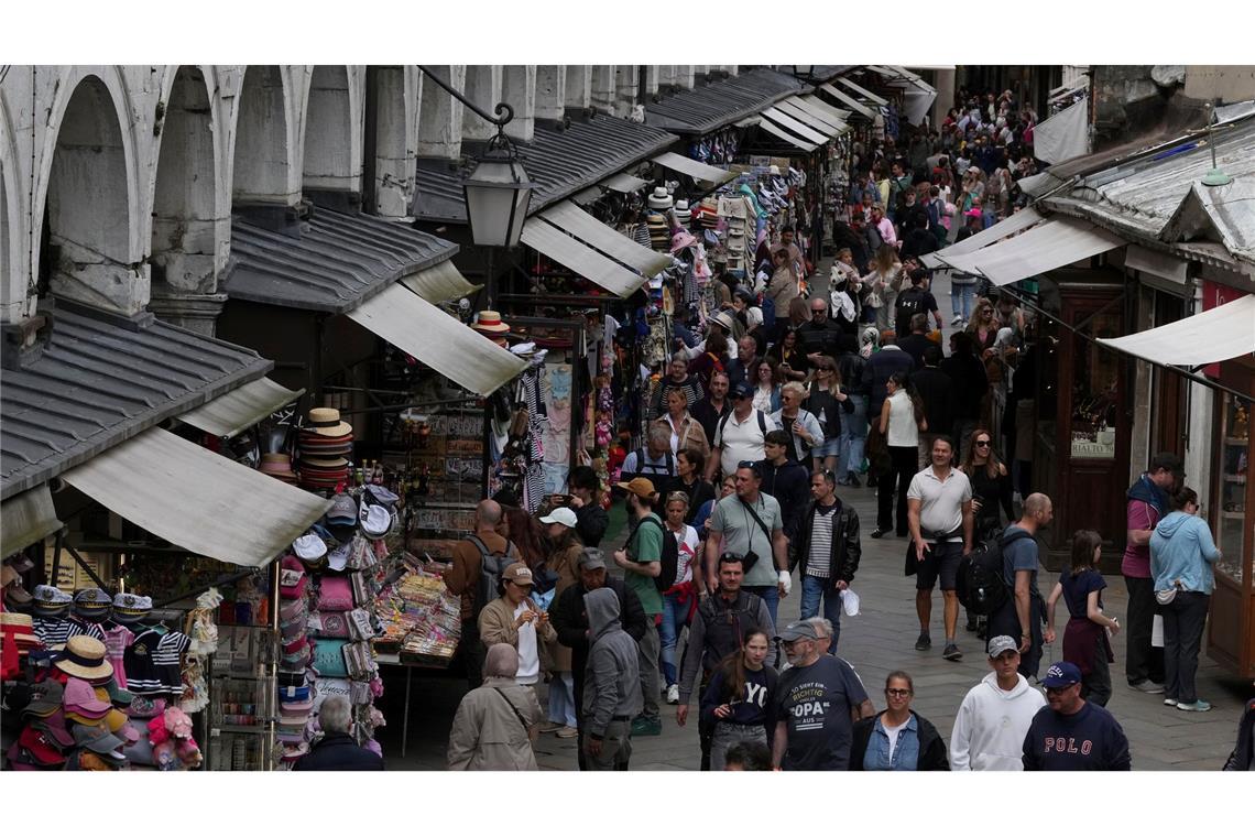 Venedig verdoppelt Eintrittspreis für Tagestouristen Vergangenes Jahr wurden nach Angaben der Behörden 485.000 zahlende Besucher registriert.