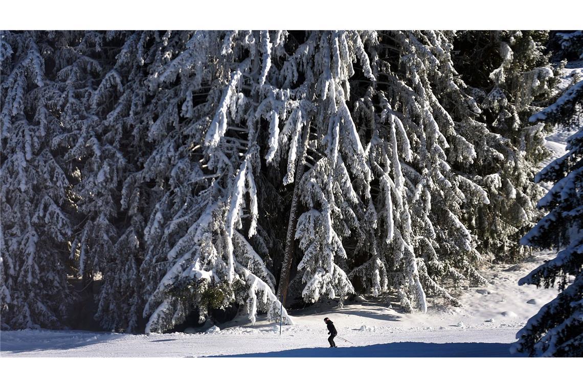 Verglichen mit früheren Jahren fällt nicht nur weniger Schnee, er schmilzt auch schneller dahin. (Archivbild)