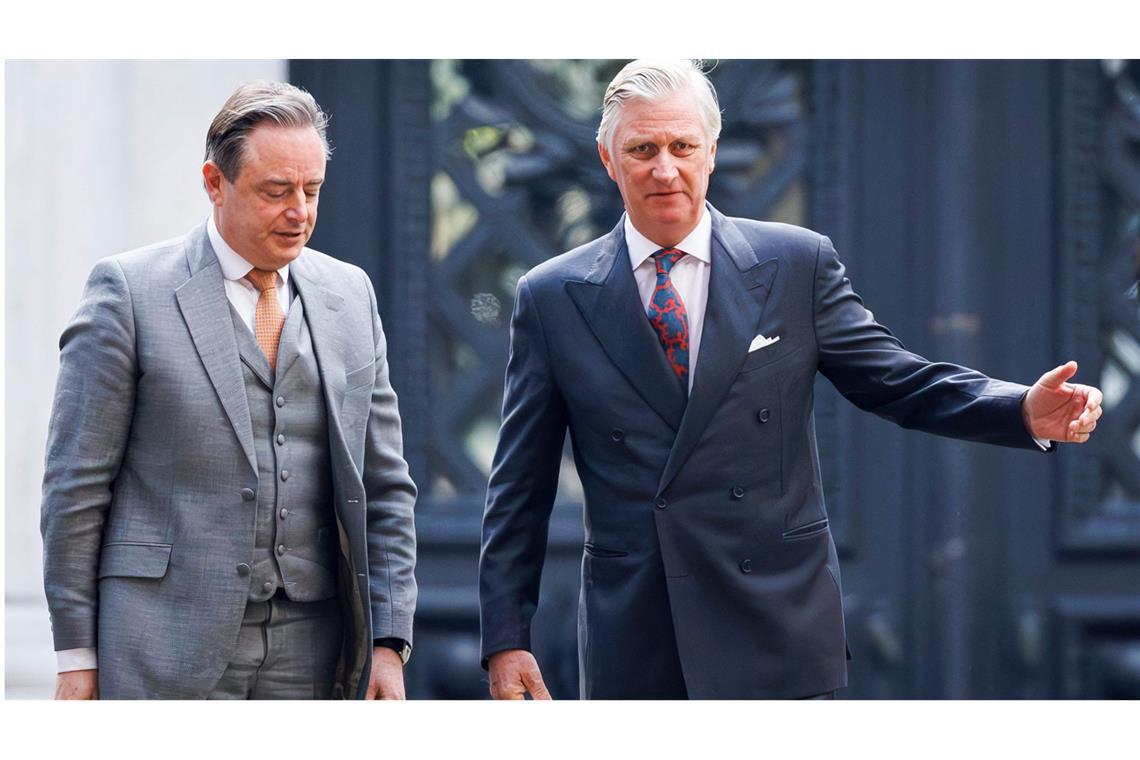 Belgien wartet weiter auf eine Regierung Verhandlungsführer Bart de Wever (links) kann Belgiens König Philippe keine guten Nachrichten überbringen. Die Parteien können sich nicht auf eine Koalition einigen.