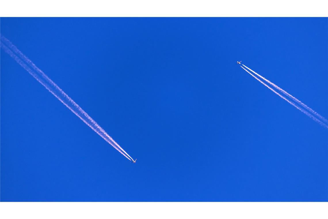 Ukraine-Krieg steigert CO2-Ausstoß im Flugverkehr Verkehrsflugzeuge halten sich an bestimmte Luftrouten. (Archivfoto)
