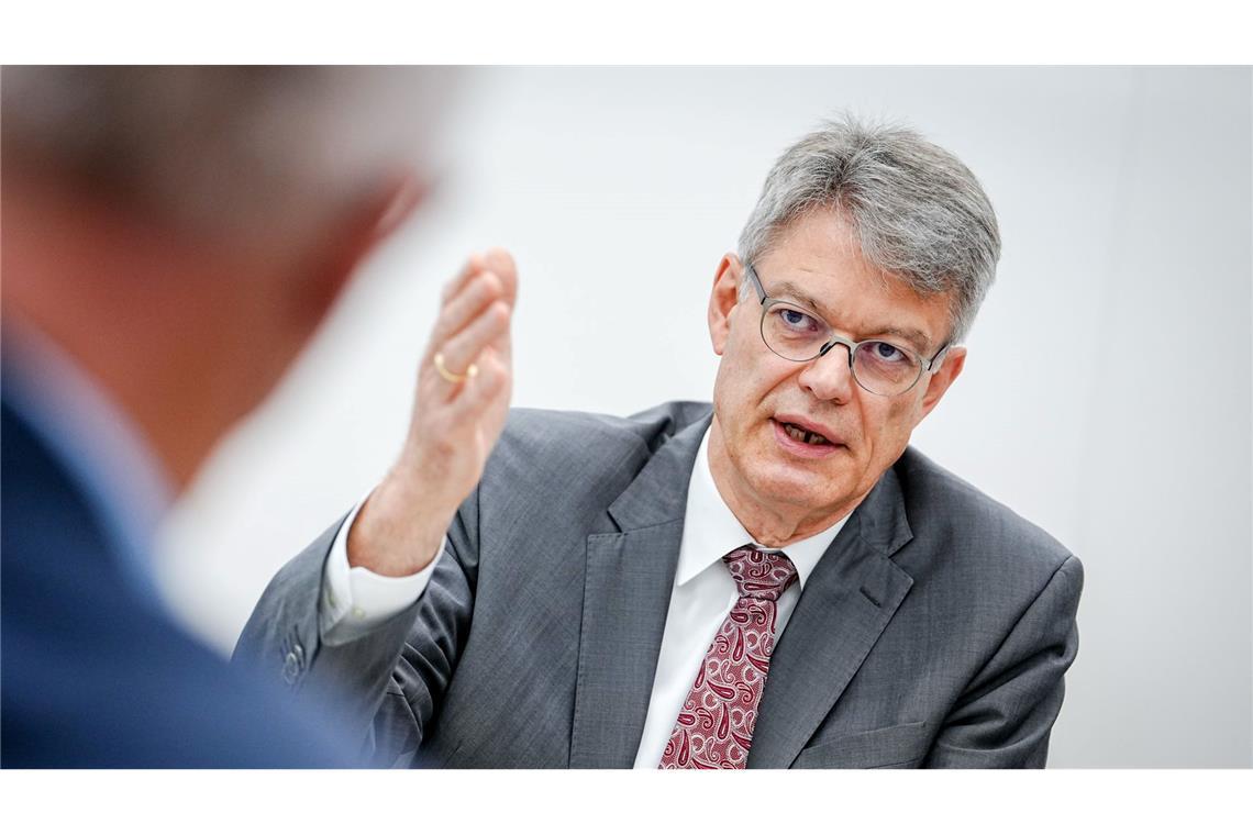 Verkehrsminister Schnieder kündigt einen Runden Tisch an.