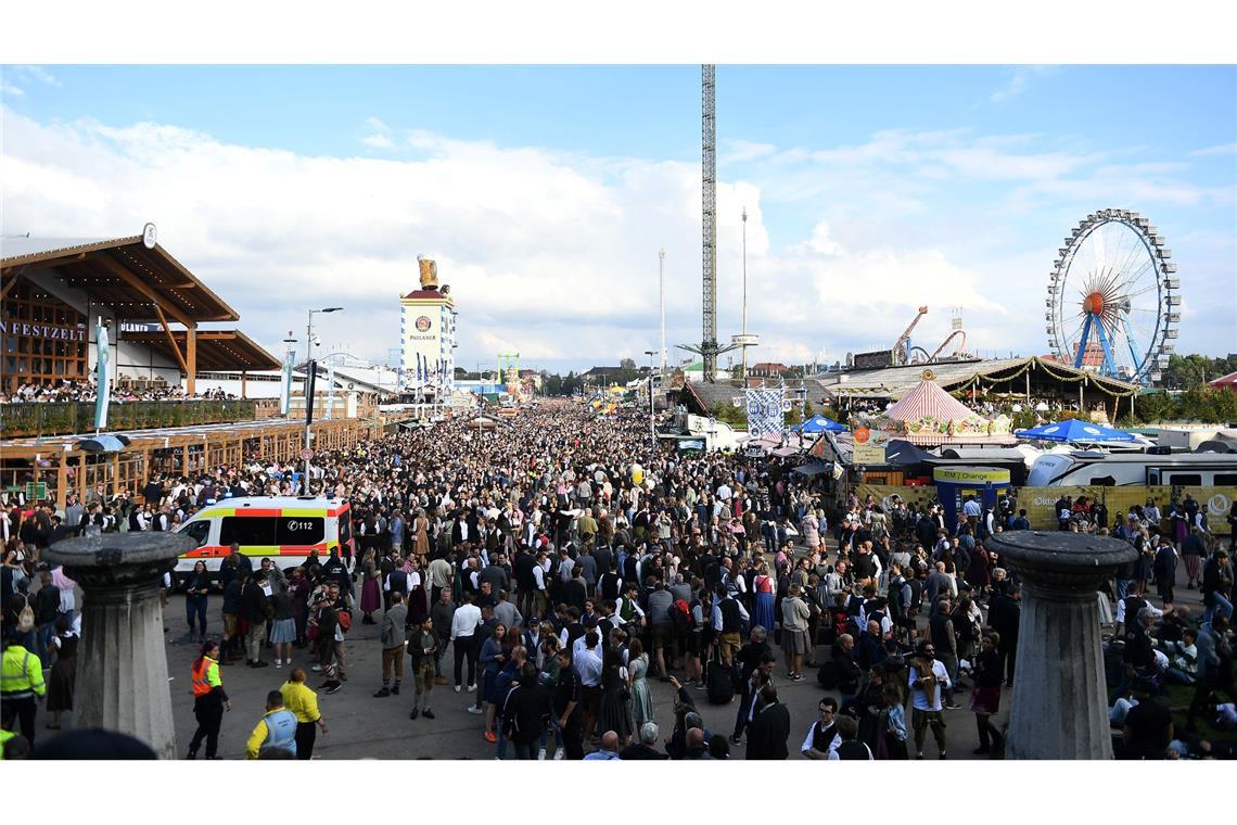 Wiesn viel zu voll - Kritik am Sicherheitskonzept Verletzte gab es aber nach ersten Erkenntnissen nicht, nur einige wenige Panikattacken wurden registriert.