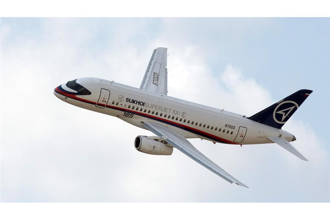 Russischer Jet geht nach Landung in Türkei in Flammen auf Vermutlich wegen schlechten Wetters prallte die Maschine unsanft auf die Landebahn. (Archivbild)