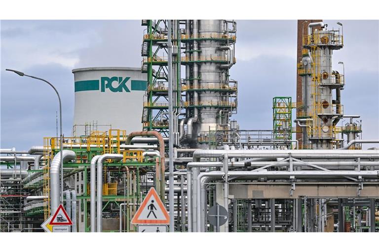 Verschiedene Anlagen der Rohölverarbeitung auf dem Gelände der PCK-Raffinerie GmbH (Symbolbild).