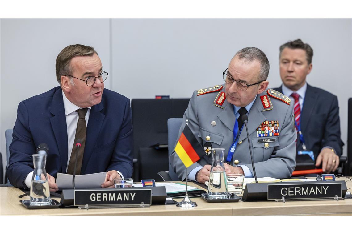 Verteidigungsminister Boris Pistorius (links) neben dem Generalinspekteur der Streitkräfte, Carsten Breuer
