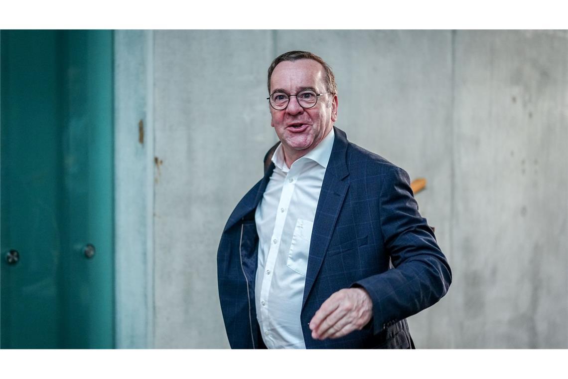 Laschet: Werde ständig mit Pistorius verwechselt Verteidigungsminister - oder doch CDU-Abgeordneter?