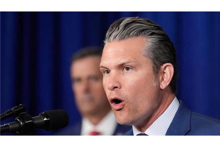 Verteidigungsminister Pete Hegseth spricht in Mar-a-Lago in Palm Beach (Archivbild).